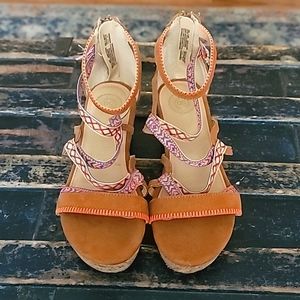 Like new boho girls sz 5 wedge sandal